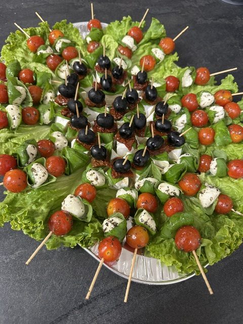 Caprese špízy s hermelínky